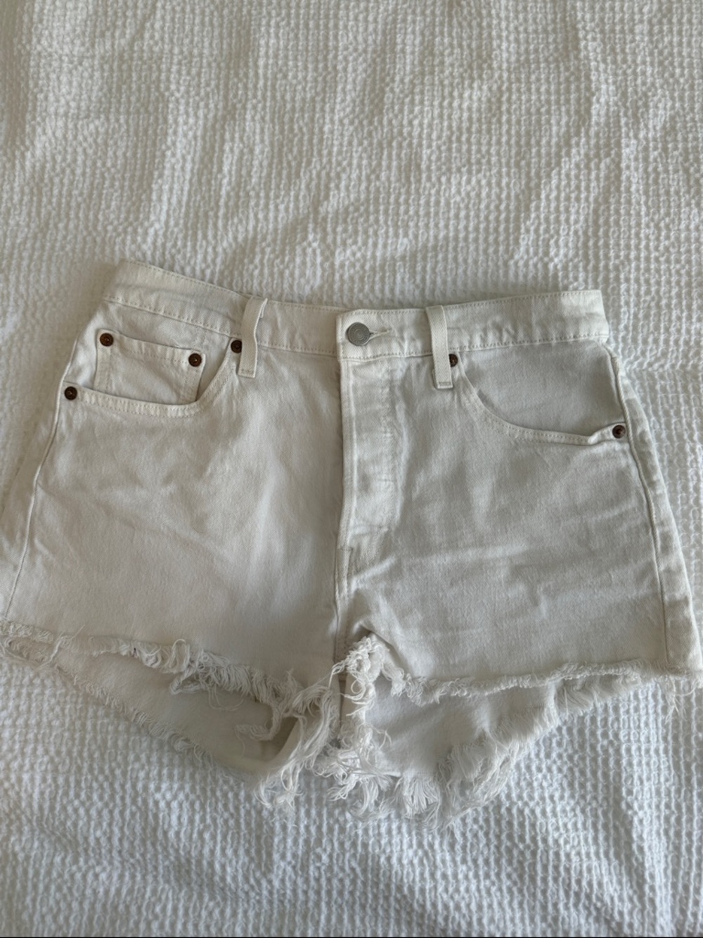 Levi's Cream White Frayed-Hem Denim Shorts